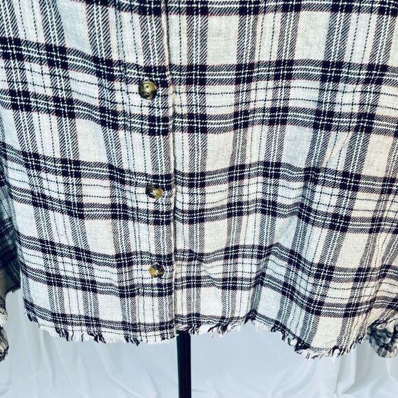 Gilded Intent Women’s L Frayed Flannel Shirt Plaid black, gray, burgundy NWT - Picture 9 of 13